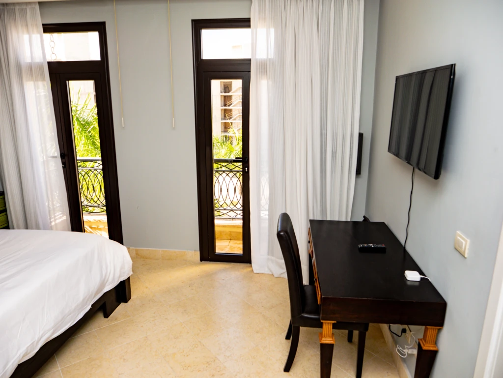 Grand Coastal Poolside Suite with Ocean Views - Image 48