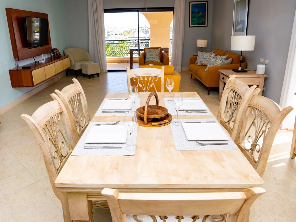 Grand Coastal Poolside Suite with Ocean Views - Image 15
