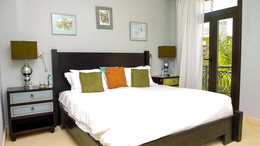 Grand Coastal Poolside Suite with Ocean Views - Image 30