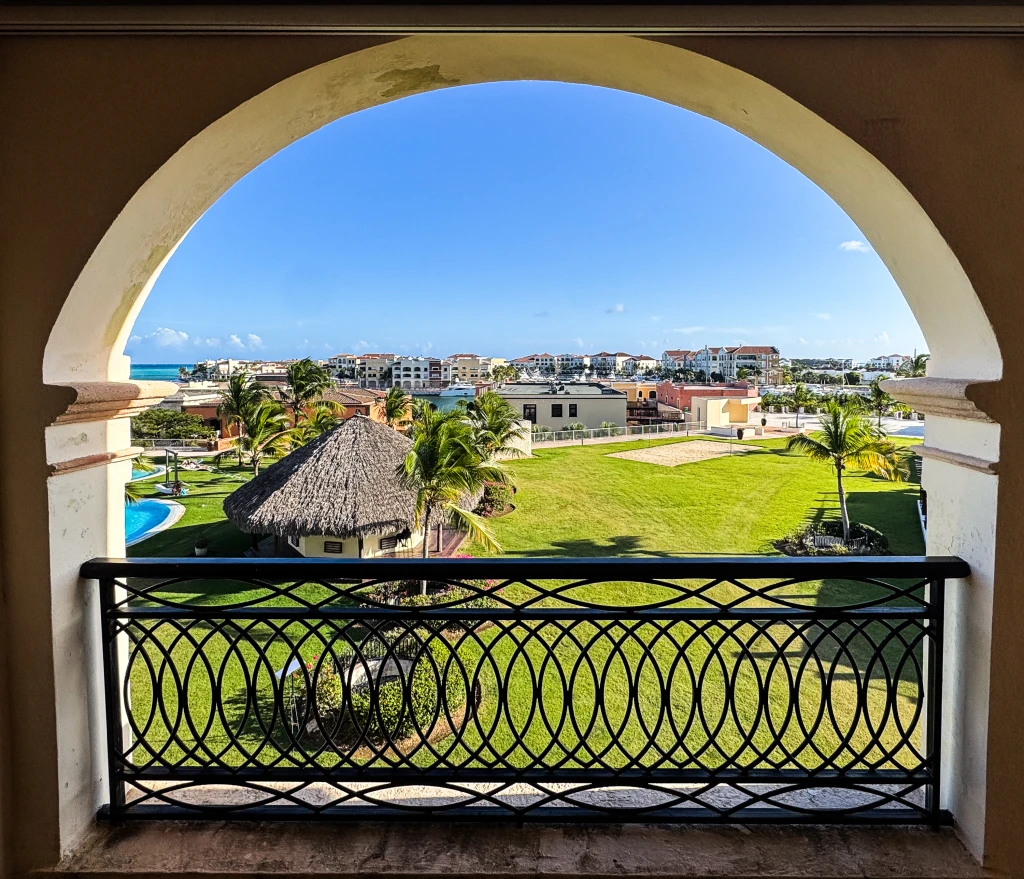 Grand Coastal Poolside Suite with Ocean Views - Image 40