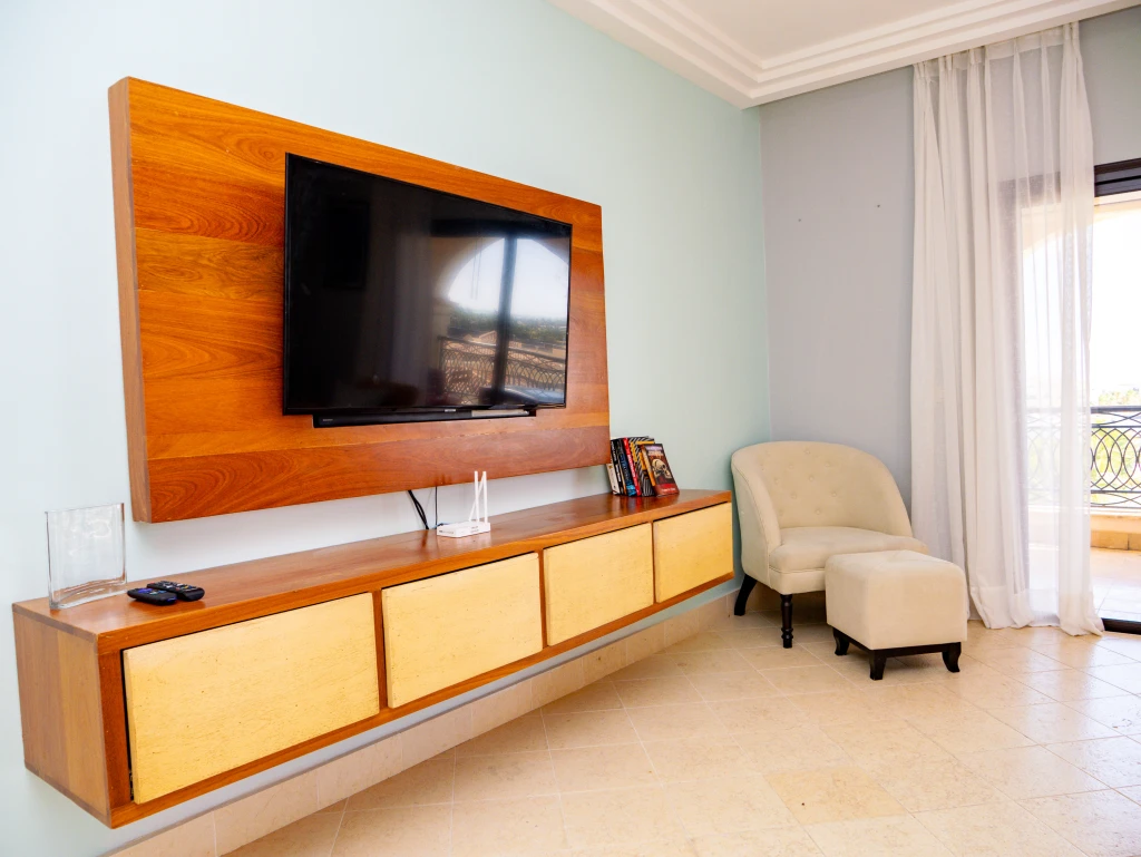 Grand Coastal Poolside Suite with Ocean Views - Image 56
