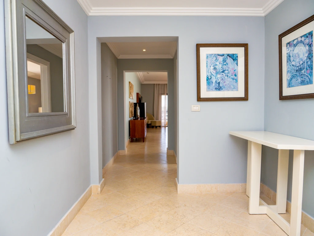Grand Coastal Poolside Suite with Ocean Views - Image 26