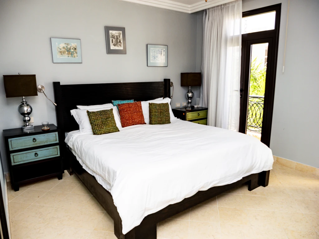 Grand Coastal Poolside Suite with Ocean Views - Image 33