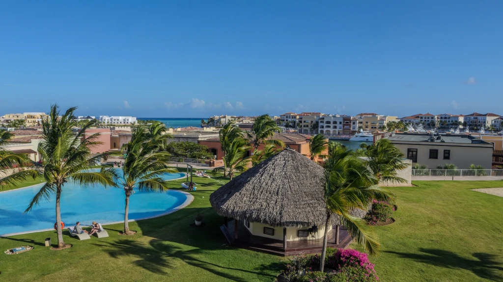 Grand Coastal Poolside Suite with Ocean Views - Image 44