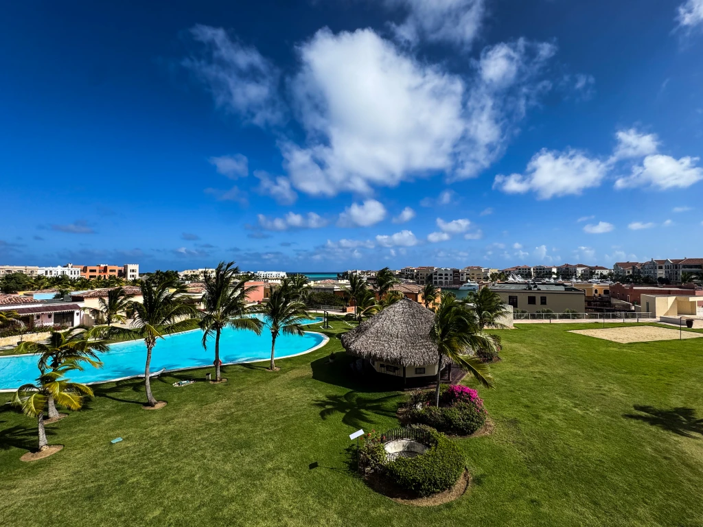 Grand Coastal Poolside Suite with Ocean Views - Image 43