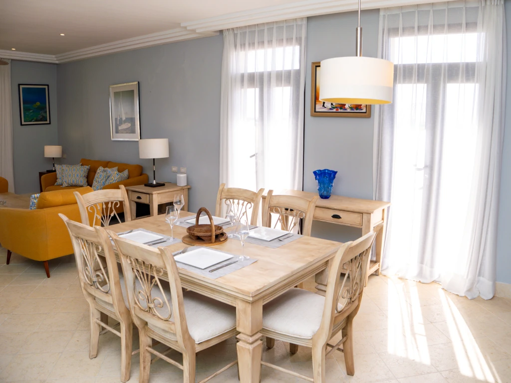 Grand Coastal Poolside Suite with Ocean Views - Image 13