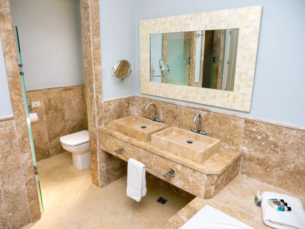Grand Coastal Poolside Suite with Ocean Views - Image 9