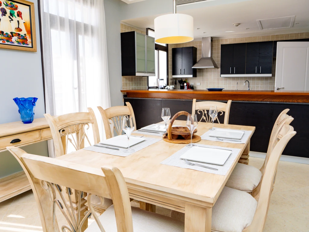 Grand Coastal Poolside Suite with Ocean Views - Image 16