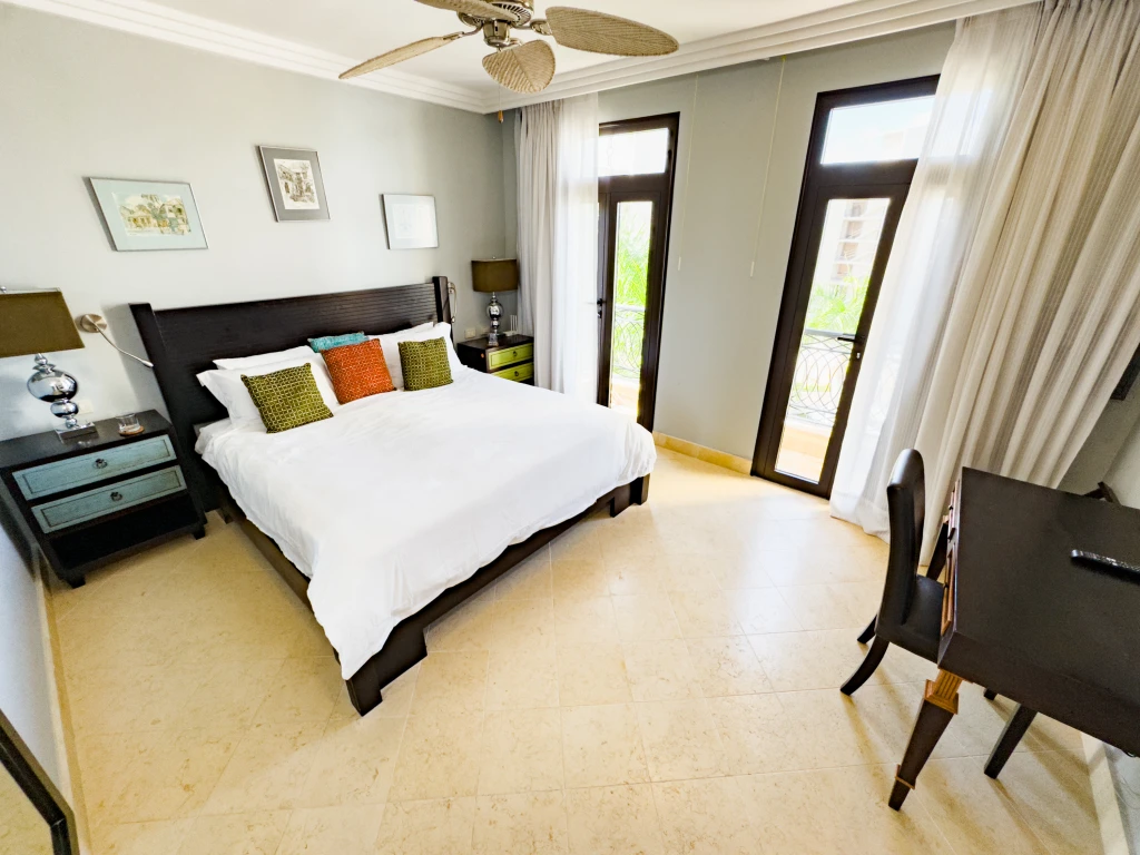 Grand Coastal Poolside Suite with Ocean Views - Image 29