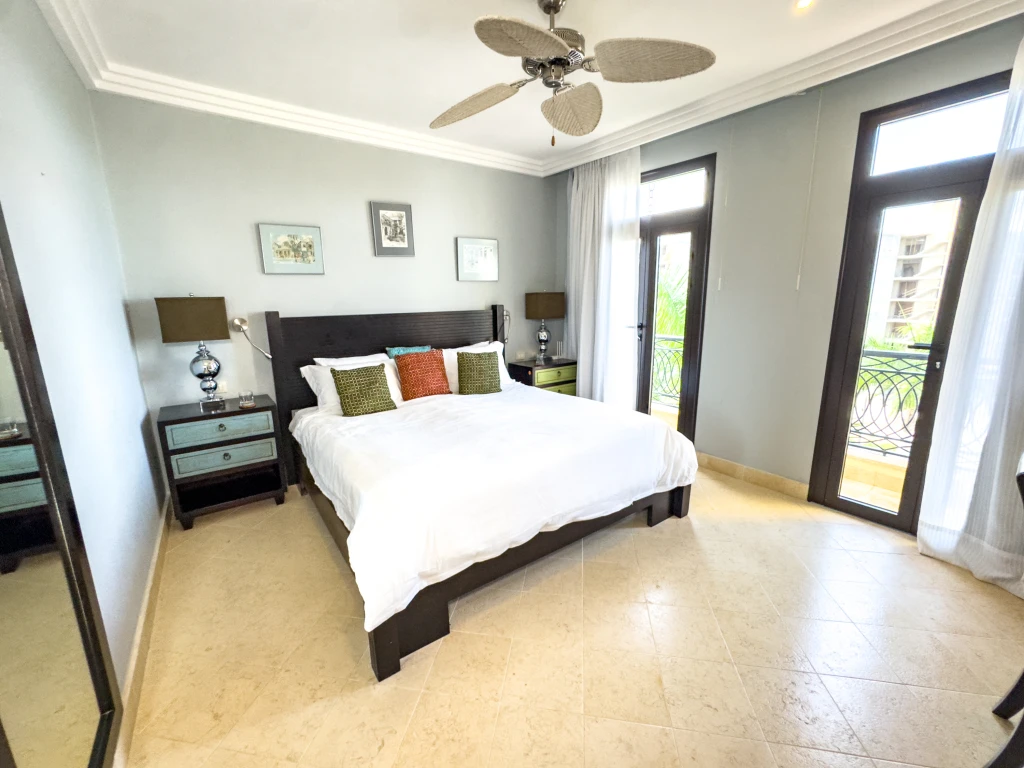 Grand Coastal Poolside Suite with Ocean Views - Image 28
