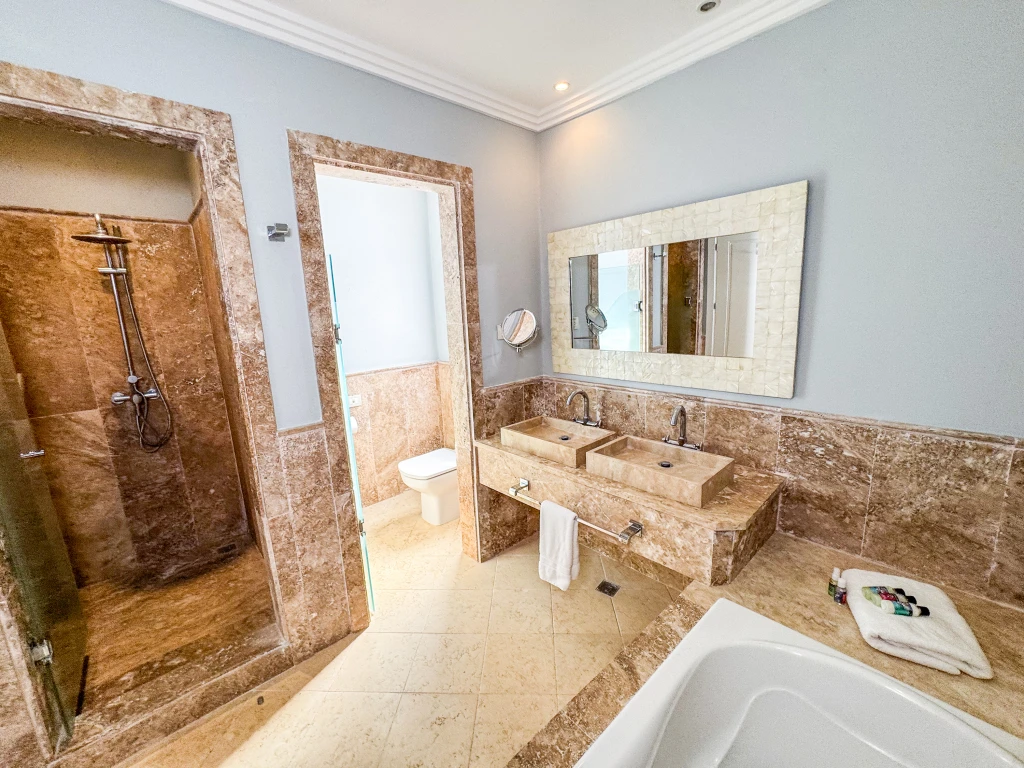 Grand Coastal Poolside Suite with Ocean Views - Image 3