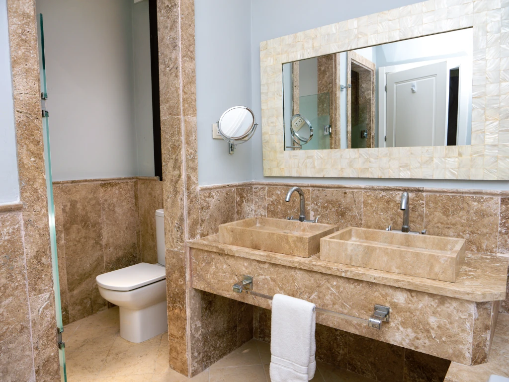 Grand Coastal Poolside Suite with Ocean Views - Image 8