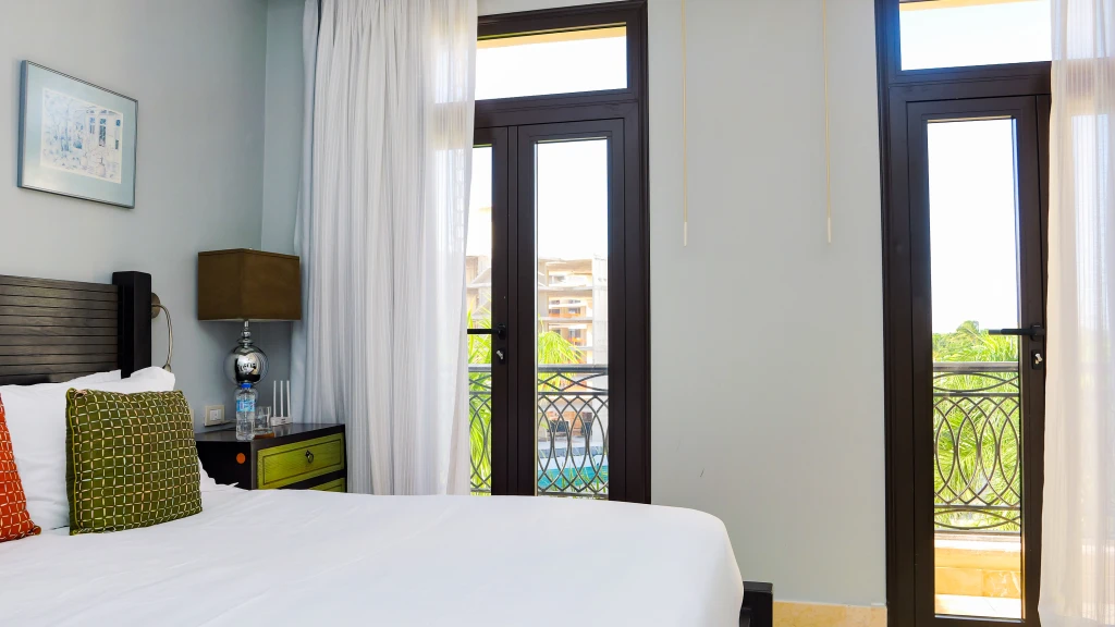 Grand Coastal Poolside Suite with Ocean Views - Image 31