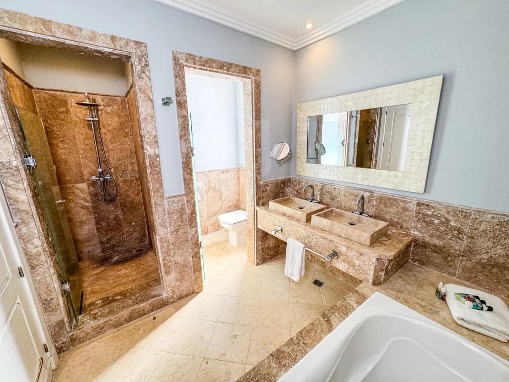 Grand Coastal Poolside Suite with Ocean Views - Image 4