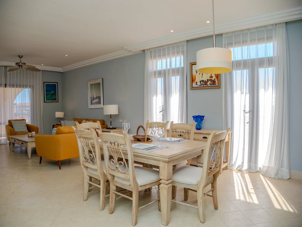 Grand Coastal Poolside Suite with Ocean Views - Image 12