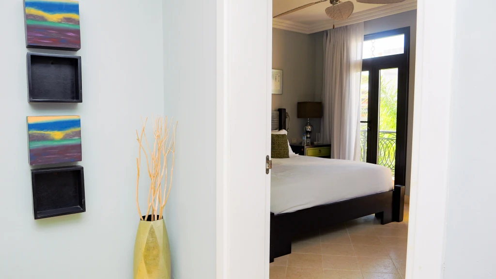 Grand Coastal Poolside Suite with Ocean Views - Image 25