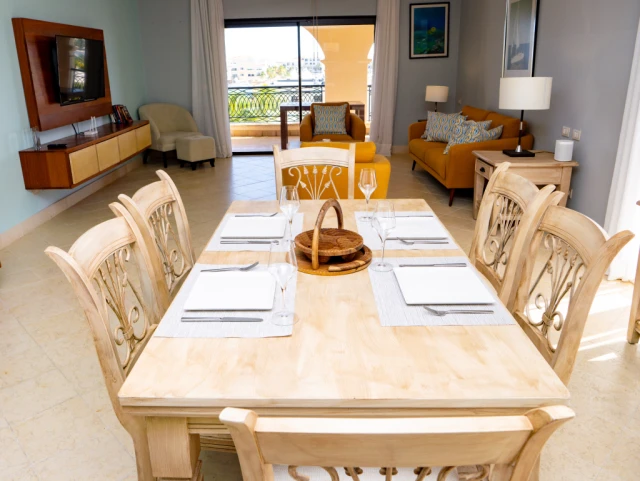 Grand Coastal Poolside Suite with Ocean Views - Image 15
