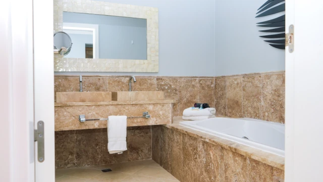 Grand Coastal Poolside Suite with Ocean Views - Image 6
