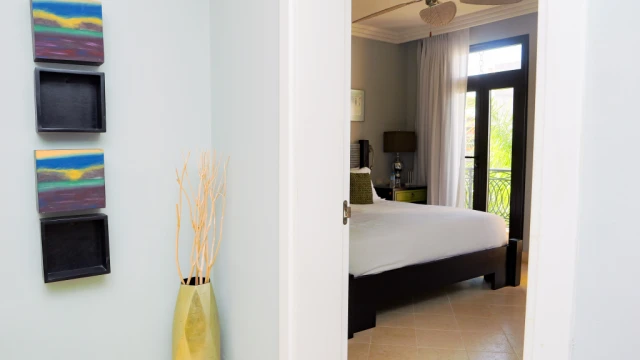 Grand Coastal Poolside Suite with Ocean Views - Image 25