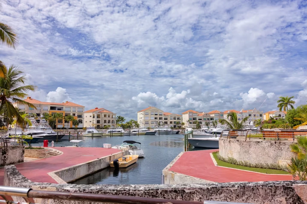 Private Canal Two-Story Escape at Fundadores - Image 17