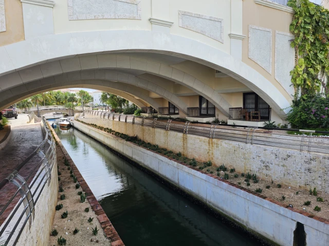 Private Canal Two-Story Escape at Fundadores - Image 15