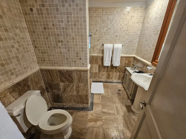Private Canal Two-Story Escape at Fundadores - Image 10