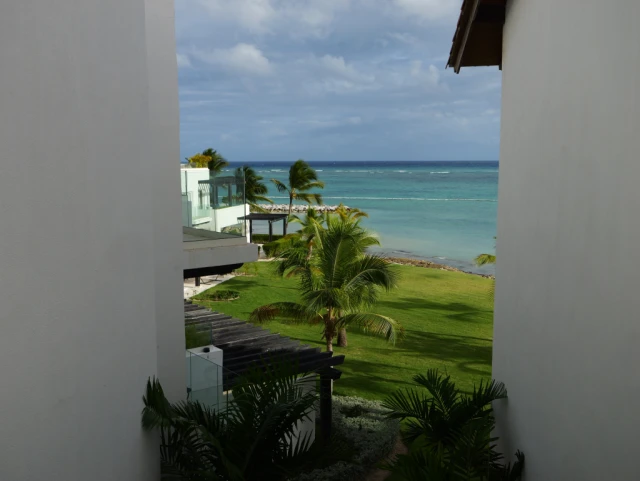 Ocean & Pool View Serenity Studio - Image 25