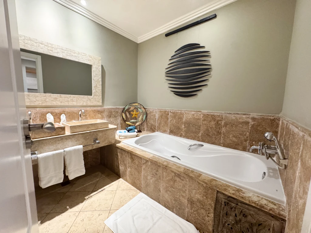 The Signature Living One-Bedroom Suite - Image 22
