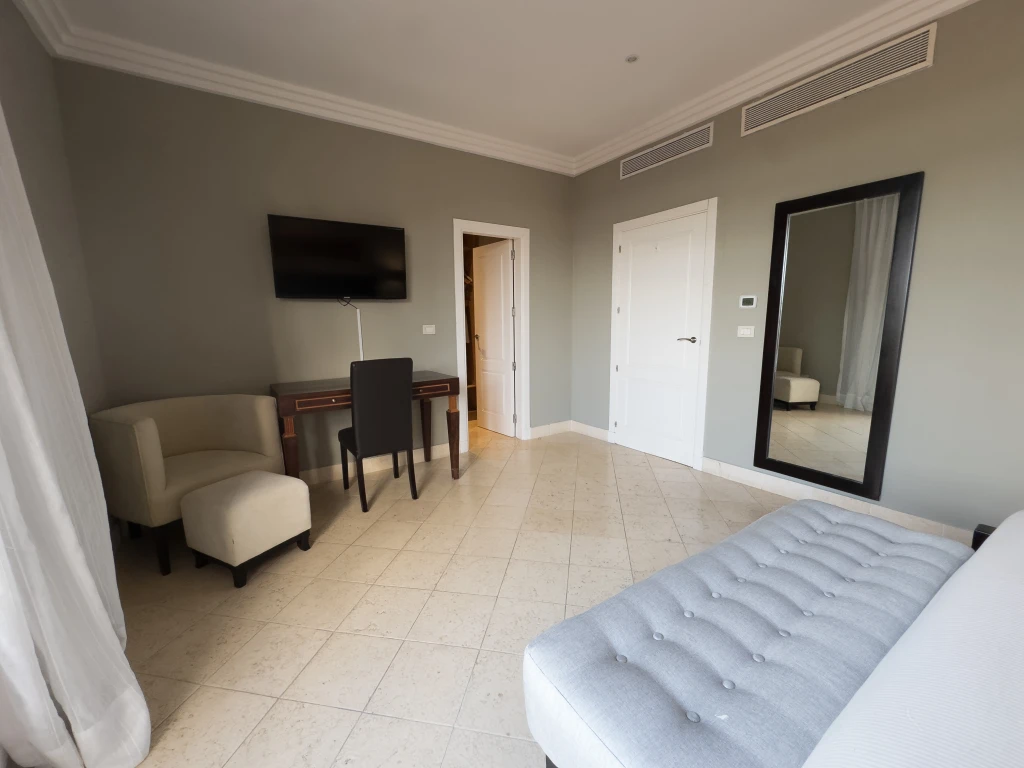 The Signature Living One-Bedroom Suite - Image 6