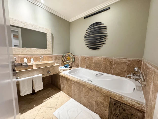 The Signature Living One-Bedroom Suite - Image 22