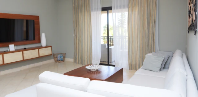 The Signature Living One-Bedroom Suite - Image 11